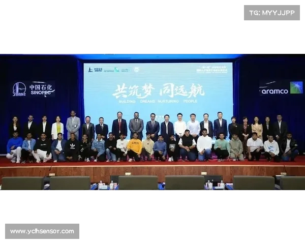 约罗与姆伯莫流利法语沟通凝聚团队力量打造温馨大家庭氛围 约罗与姆伯莫流利法语沟通凝聚团队力量打造温馨大家庭氛围